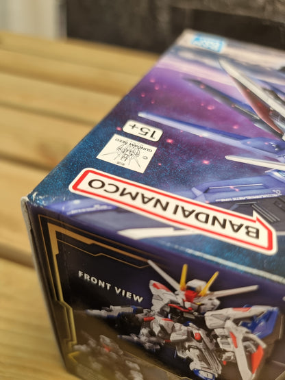 MGSD Freedom Gundam - Damaged Box (29)