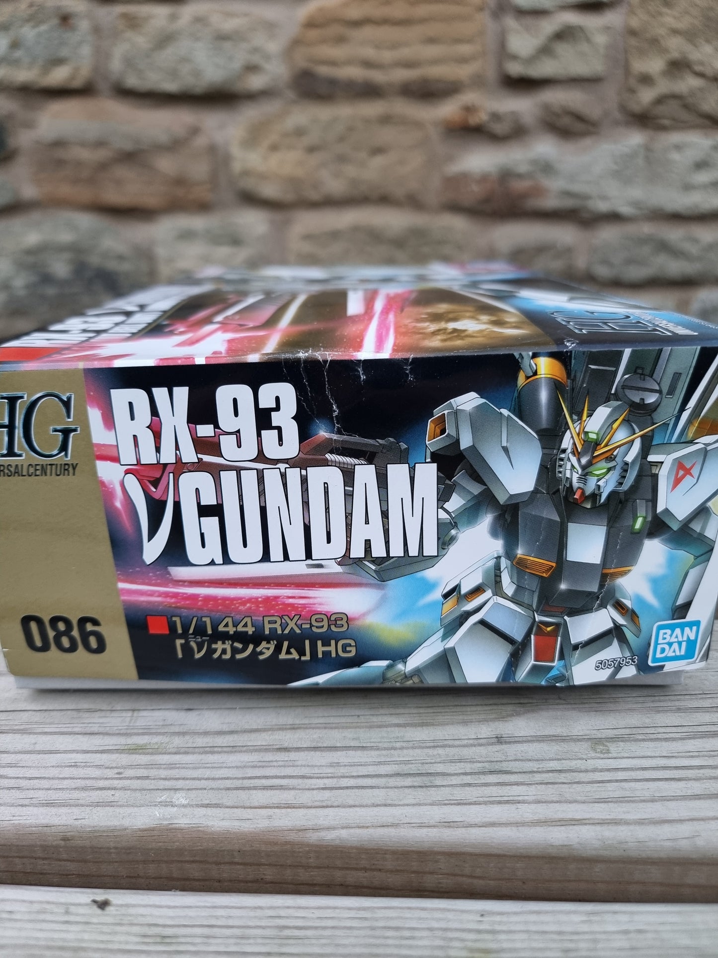 HGUC 1/144 RX-93 Nu Gundam-Damaged Box (1)